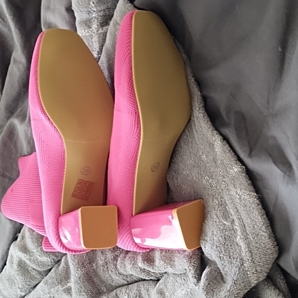 Hot Pink Pull on boots - Picture 3 of 3